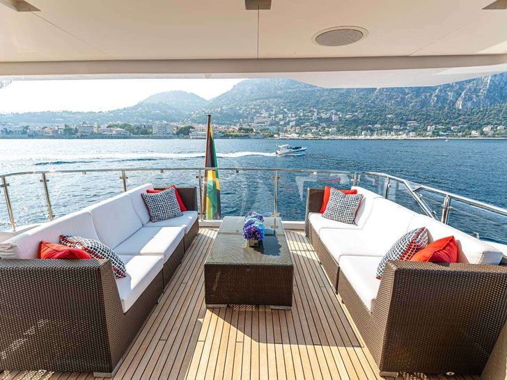 JUS CHILLN 3 - Skylounge Aft Deck JUS CHILLN 3 - Skylounge Aft Deck