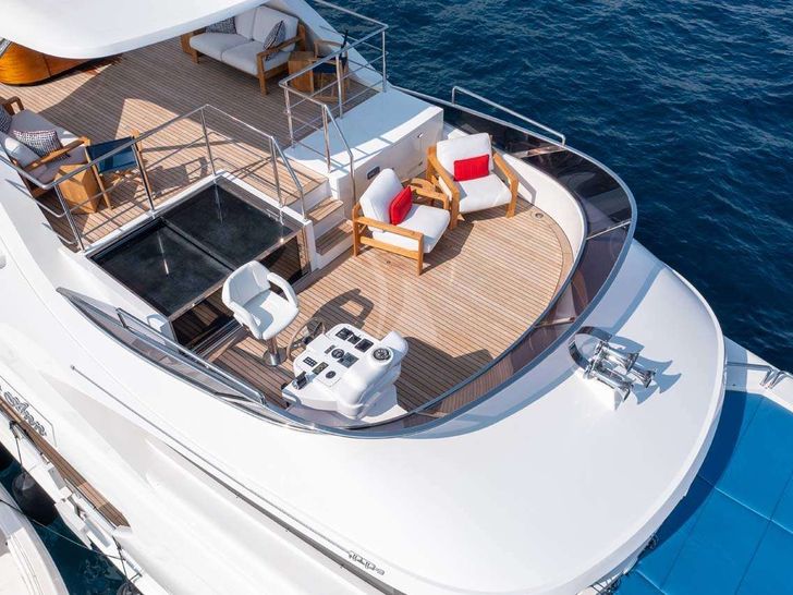 JUS CHILLN 3 - Sun Deck Forward JUS CHILLN 3 - Sun Deck Forward