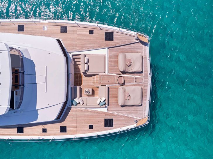 ELLY Fountaine Pajot Power 67 - foredeck ELLY Fountaine Pajot Power 67 - foredeck