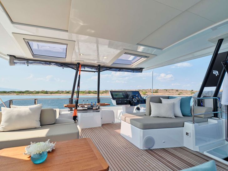 ELLY Fountaine Pajot Power 67 - flybridge ELLY Fountaine Pajot Power 67 - flybridge