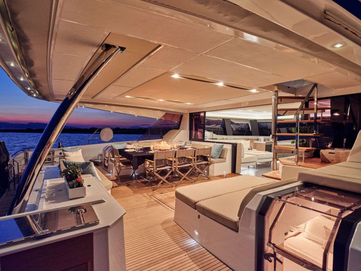 ELLY Fountaine Pajot Power 67 - aft deck ELLY Fountaine Pajot Power 67 - aft deck