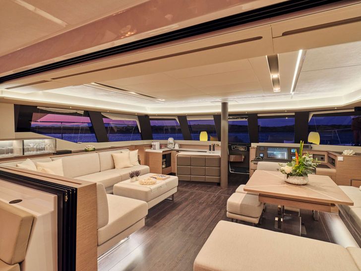 ELLY Fountaine Pajot Power 67 - saloon ELLY Fountaine Pajot Power 67 - saloon
