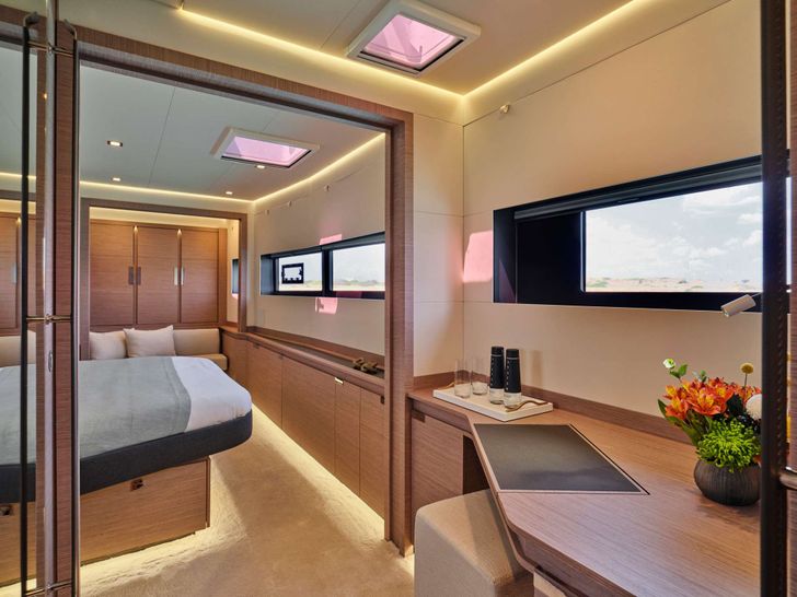 ELLY Fountaine Pajot Power 67 - master cabin ELLY Fountaine Pajot Power 67 - master cabin