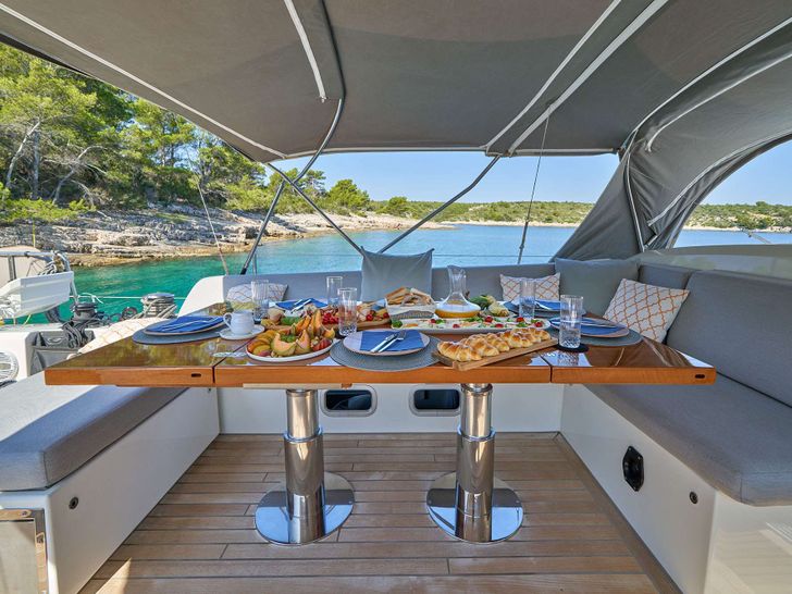 AENEA CNB Bordeaux 76 - alfresco dining area AENEA CNB Bordeaux 76 - alfresco dining area