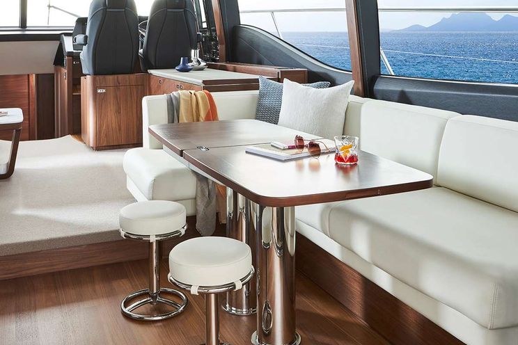 Charter Yacht CHAMELEON 3 - Princess S66 - 4 Cabins - Nassau - Exumas - Bahamas
