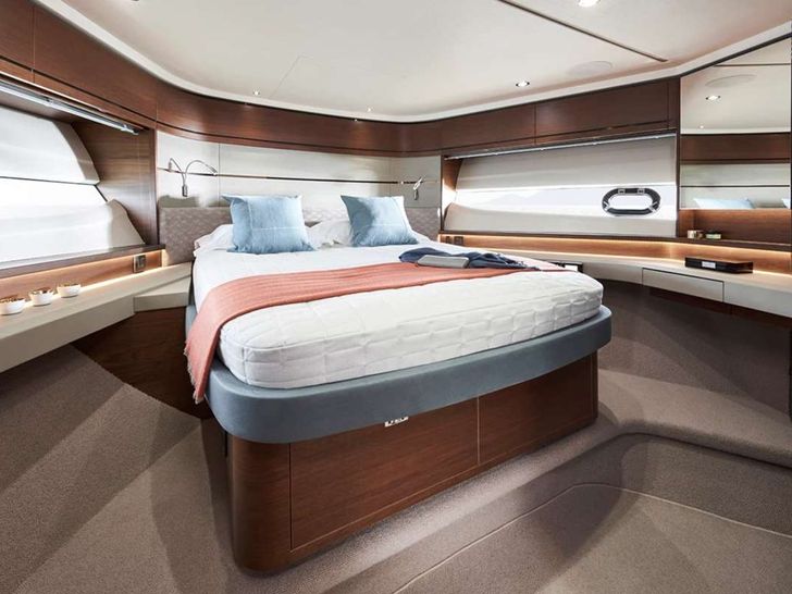 CHAMELEON 3 - Princess S66,queen cabin CHAMELEON 3 - Princess S66,queen cabin