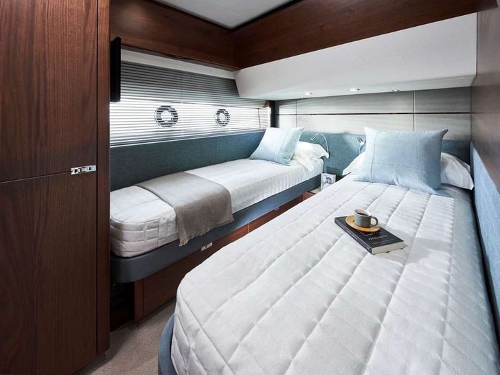 CHAMELEON 3 - Princess S66,twin cabin CHAMELEON 3 - Princess S66,twin cabin