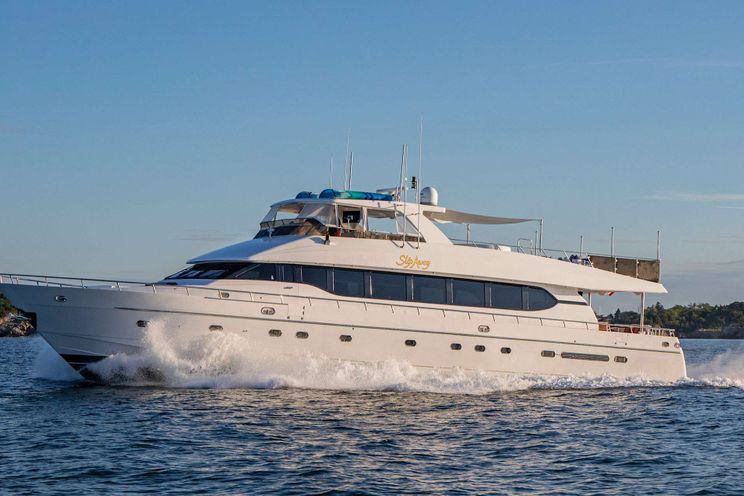 Charter Yacht SLIPAWAY - Hargrave 92 - 4 Cabins - Fort Lauderdale - Florida East Coast - Bahamas