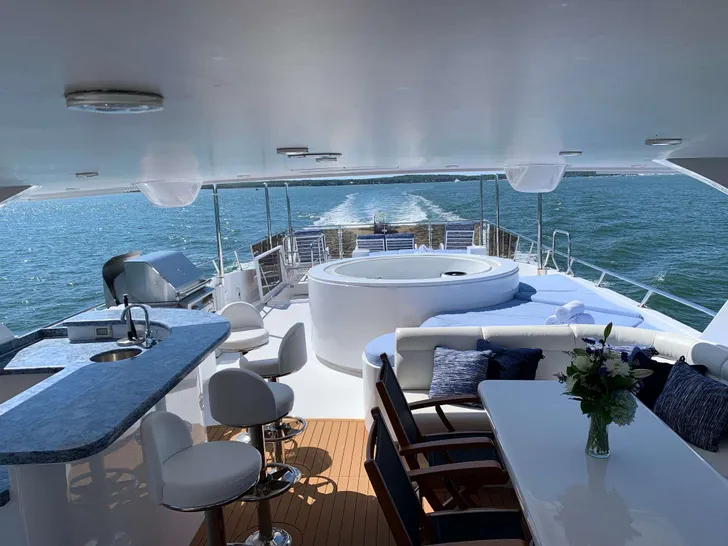 SLIPAWAY - Hargrave 92,aft deck bar,alfresco dining area,and jacuzzi SLIPAWAY - Hargrave 92,aft deck bar,alfresco dining area,and jacuzzi