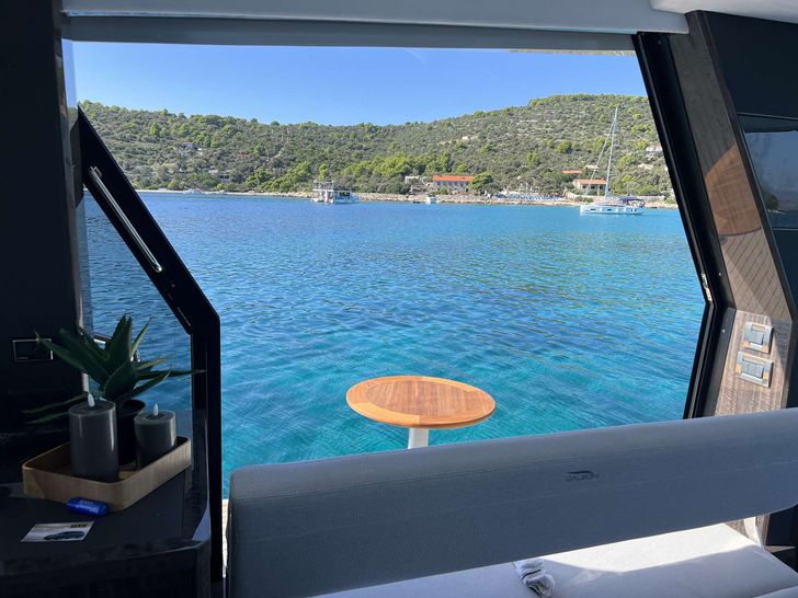 CHAMP ATLANTIS Galeon 500 Fly - side balcony seating area CHAMP ATLANTIS Galeon 500 Fly - side balcony seating area