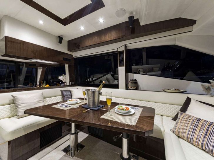 CHAMP ATLANTIS - Galeon 500 Fly 40 ft,saloon