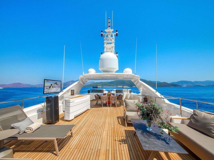 ARIELA - fly bridge ARIELA - fly bridge