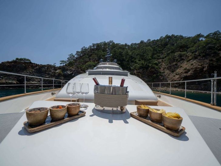 ARIELA foredeck sun pads ARIELA foredeck sun pads