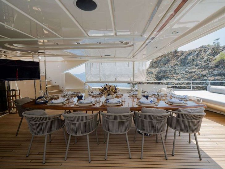 ARIELA - upper deck dining table
