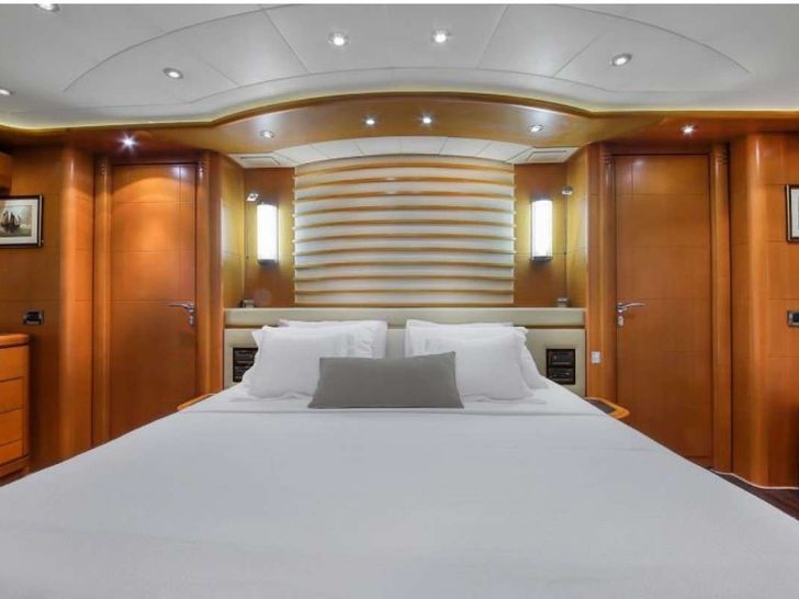 ARIELA 40m CRN Ancona Motor Yacht Duoble Cabin