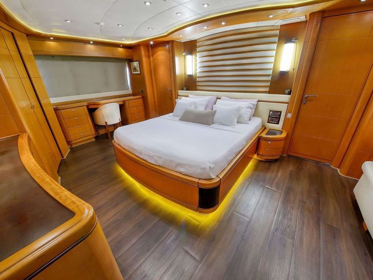 ARIELA 40m CRN Ancona Motor Yacht VIP Room ARIELA 40m CRN Ancona Motor Yacht VIP Room