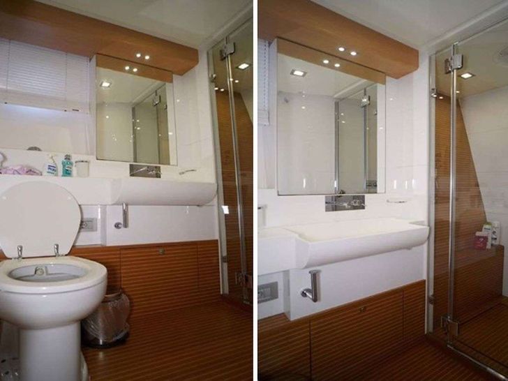 REINE DES COEURS 25m Ferretti Motor Yacht Master Bathroom