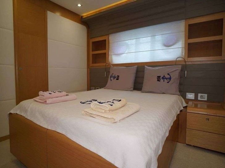 REINE DES COEURS 25m Ferretti Motor Yacht VIP Room 2 REINE DES COEURS 25m Ferretti Motor Yacht VIP Room 2