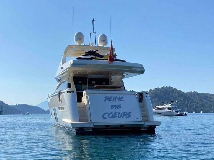 REINE DES COEURS 25m Ferretti Motor Yacht REINE DES COEURS 25m Ferretti Motor Yacht