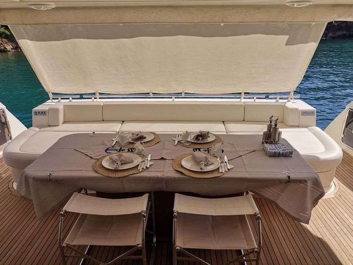 REINE DES COEURS 25m Ferretti Motor Yacht Al fresco Dining area REINE DES COEURS 25m Ferretti Motor Yacht Al fresco Dining area