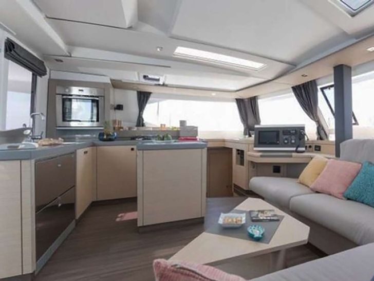 JIOIA 3 - Fountaine Pajot 47,expansive saloon JIOIA 3 - Fountaine Pajot 47,expansive saloon