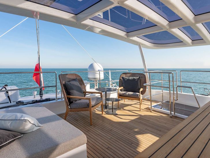 YLIME Sunreef 60 - flybridge YLIME Sunreef 60 - flybridge