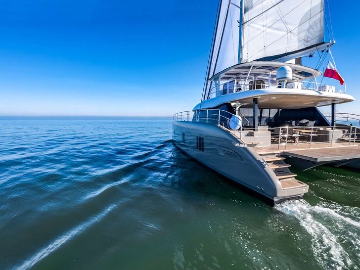 YLIME Sunreef 60 - cruising side view YLIME Sunreef 60 - cruising side view