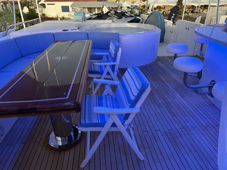 ISLAND GIRL Westport 112 Crewed Motor Yacht Flybridge Alfresco Dining ISLAND GIRL Westport 112 Crewed Motor Yacht Flybridge Alfresco Dining