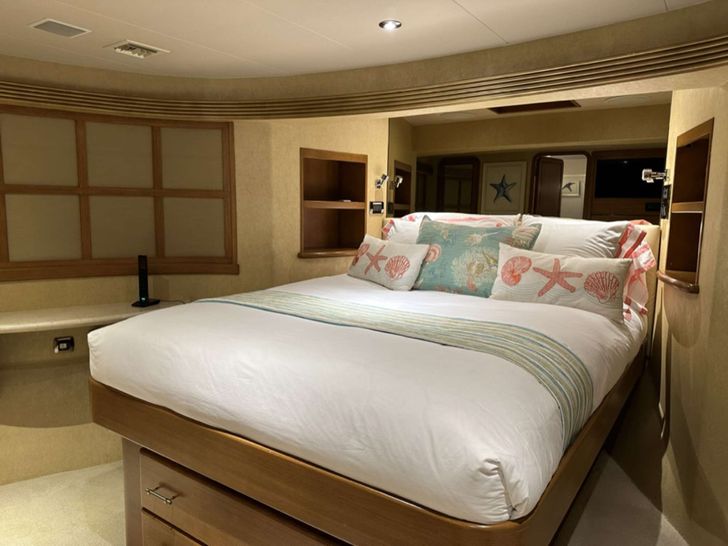 ISLAND GIRL Westport 112 Crewed Motor Yacht VIP Cabin ISLAND GIRL Westport 112 Crewed Motor Yacht VIP Cabin