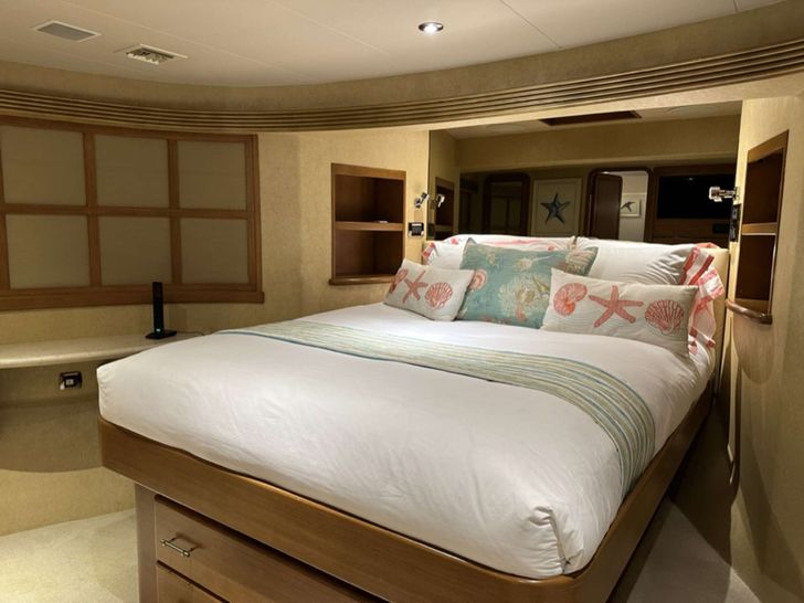 ISLAND GIRL Westport 112 Crewed Motor Yacht VIP Cabin