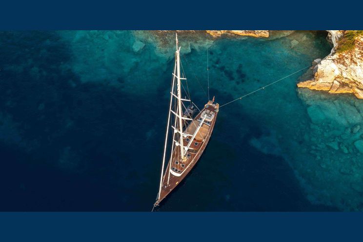 Charter Yacht IRELANDA - Alloy Yachts 104 ft - 3 Cabins - South of France - Naples - Sicily - Sardinia - Corsica - Riviera - Caribbean Virgin Islands - Leewards - Windwards