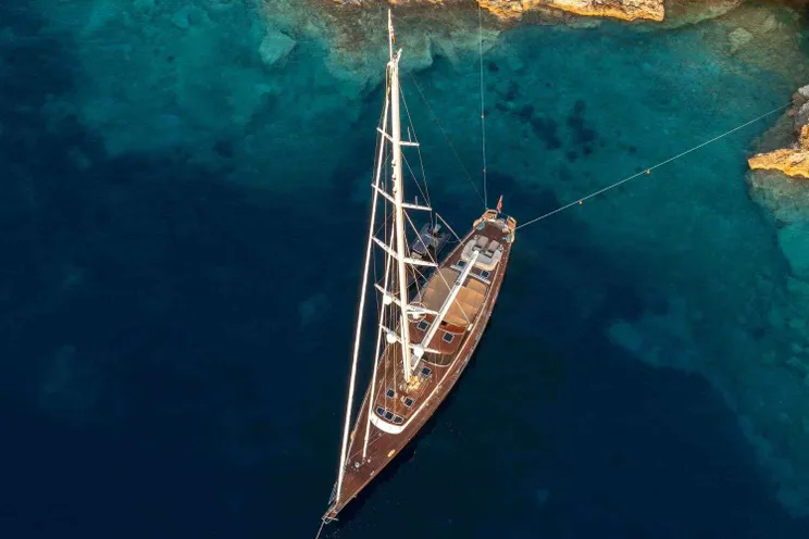 Charter Yacht ABUNDANCE - Alloy 104 - 3 Cabins - Panarea - Moorea - Tahiti - French Polynesia