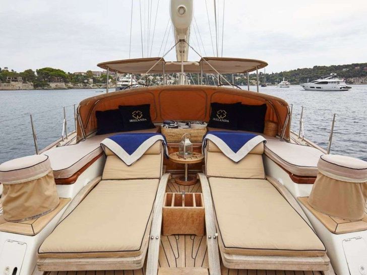 IRELANDA - Alloy Yachts 140 ft,sun beds by the stern