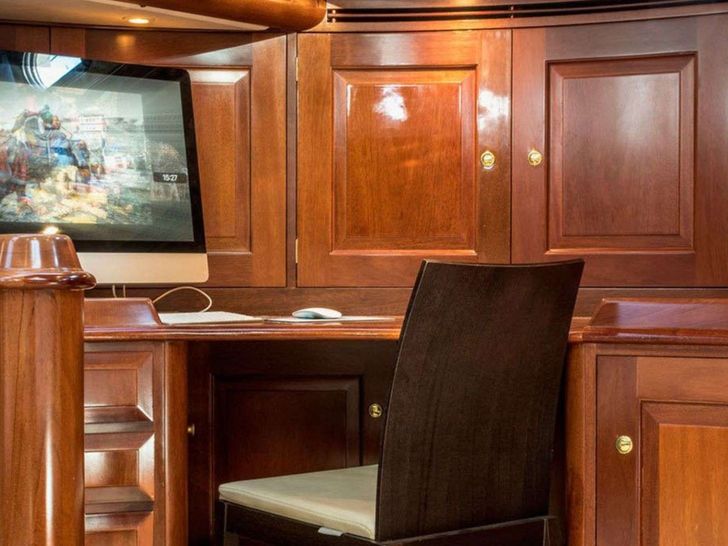 ABUNDANCE Alloy 104 - master cabin work desk ABUNDANCE Alloy 104 - master cabin work desk