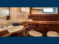 IRELANDA - Alloy Yachts 140 ft,master cabin bathroom
