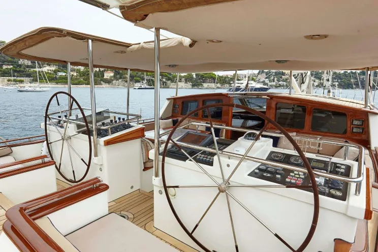 Charter Yacht ABUNDANCE - Alloy 104 - 3 Cabins - Panarea - Moorea - Tahiti - French Polynesia