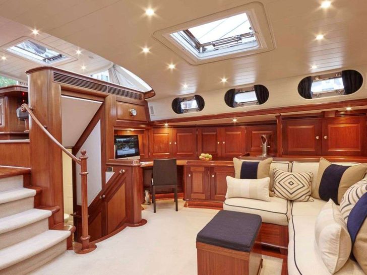 ABUNDANCE Alloy 104 - saloon seating ABUNDANCE Alloy 104 - saloon seating