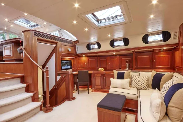 Charter Yacht ABUNDANCE - Alloy 104 - 3 Cabins - Panarea - Moorea - Tahiti - French Polynesia