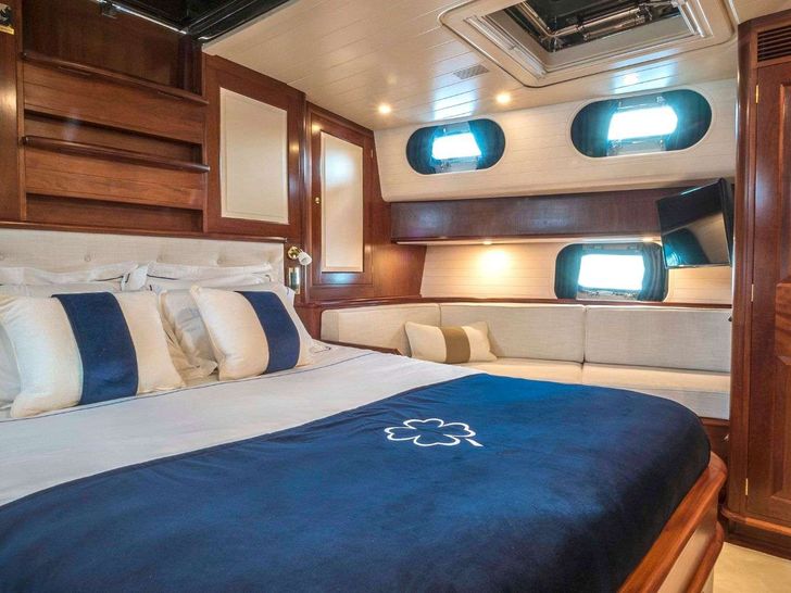 ABUNDANCE Alloy 104 - master cabin ABUNDANCE Alloy 104 - master cabin