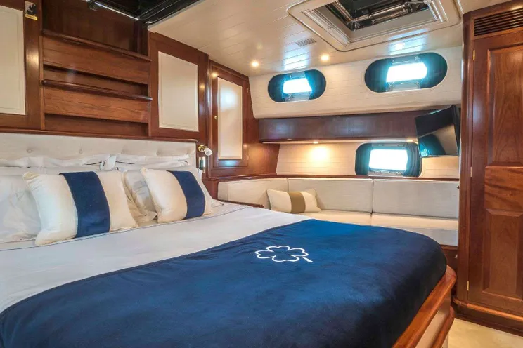 Charter Yacht ABUNDANCE - Alloy 104 - 3 Cabins - Panarea - Moorea - Tahiti - French Polynesia