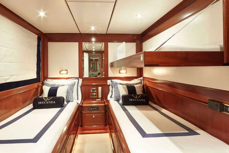 Charter Yacht ABUNDANCE - Alloy 104 - 3 Cabins - Panarea - Moorea - Tahiti - French Polynesia