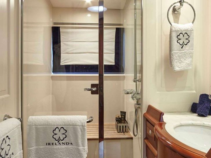 ABUNDANCE Alloy 104 - master cabin shower ABUNDANCE Alloy 104 - master cabin shower