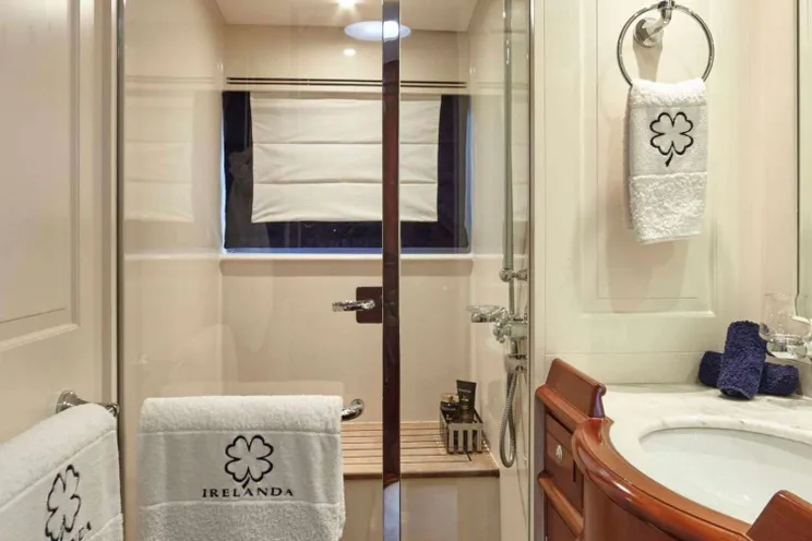 Charter Yacht ABUNDANCE - Alloy 104 - 3 Cabins - Panarea - Moorea - Tahiti - French Polynesia