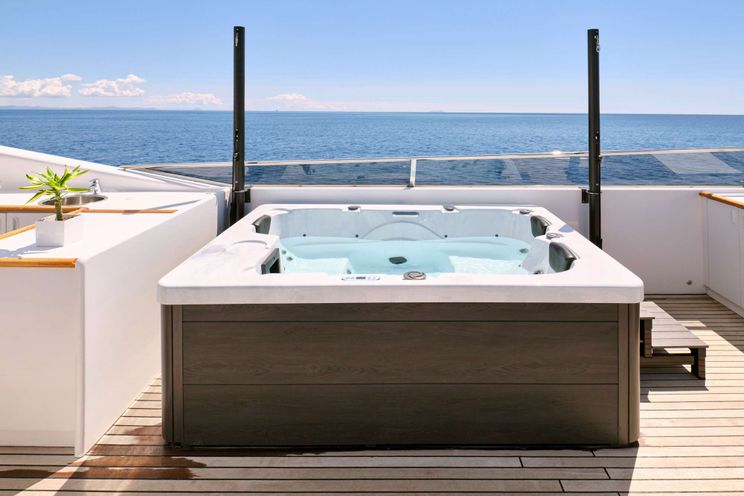 Charter Yacht MOBIUS - Cantieri di Pisa,Italy 38 m - Athens - Santorini - Greece