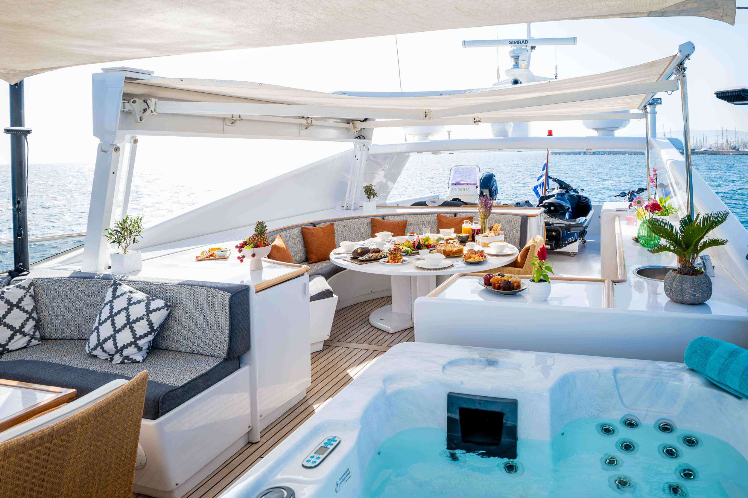 MOBIUS Cantieri di Pisa Akhir 125 - sundeck covered