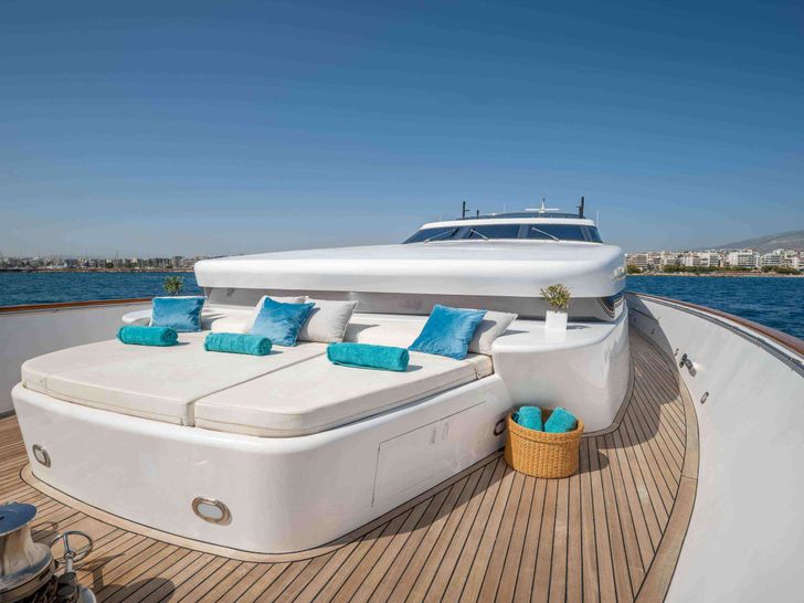 MOBIUS Cantieri di Pisa Akhir 125 - foredeck sunbathing area MOBIUS Cantieri di Pisa Akhir 125 - foredeck sunbathing area