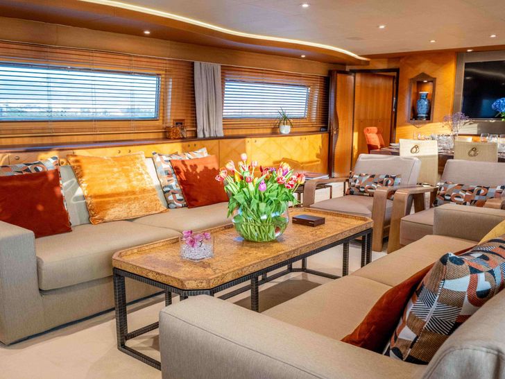 MOBIUS Cantieri di Pisa Akhir 125 - saloon lounge MOBIUS Cantieri di Pisa Akhir 125 - saloon lounge