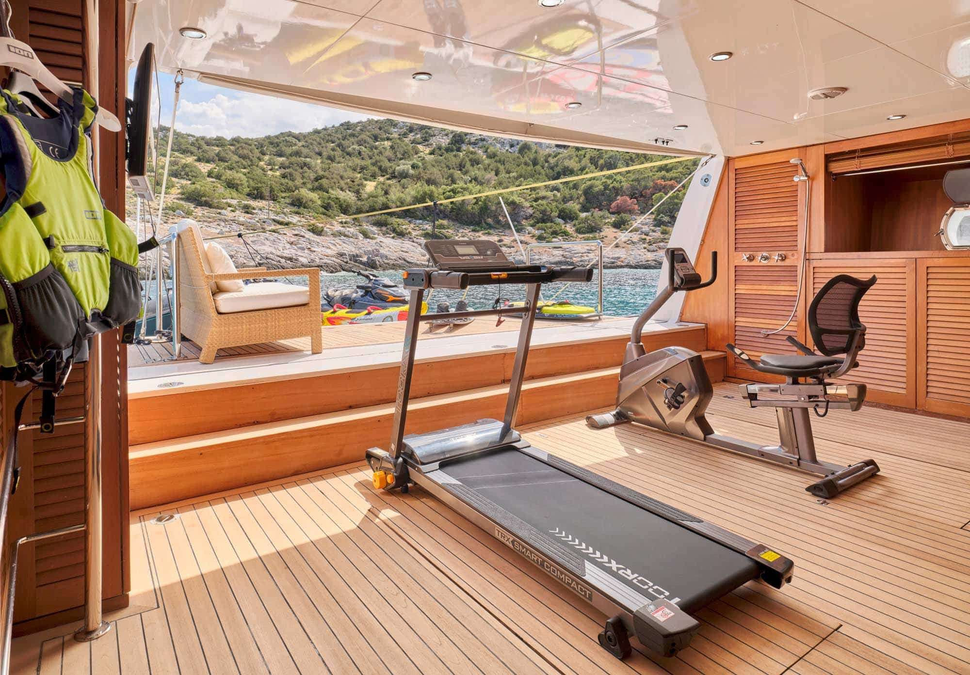 MOBIUS Cantieri di Pisa Akhir 125 - gym in the beach club