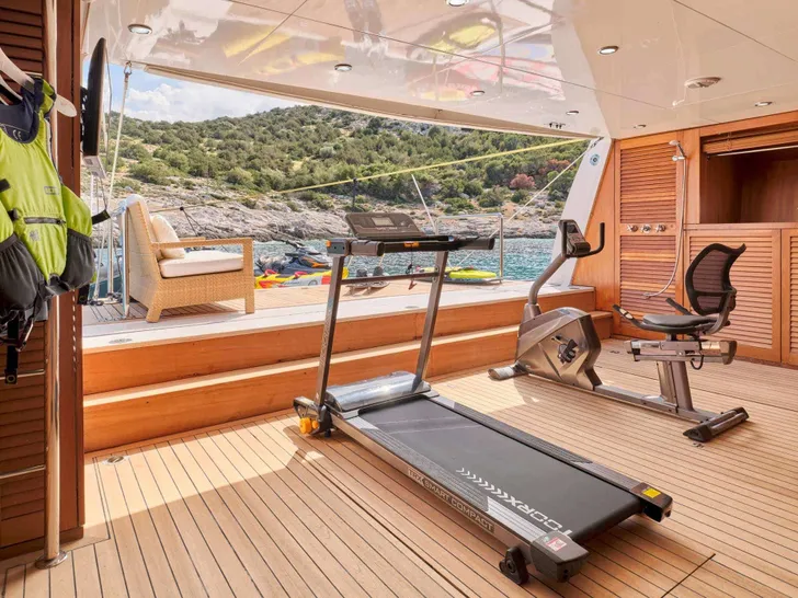 MOBIUS Cantieri di Pisa Akhir 125 - gym in the beach club MOBIUS Cantieri di Pisa Akhir 125 - gym in the beach club