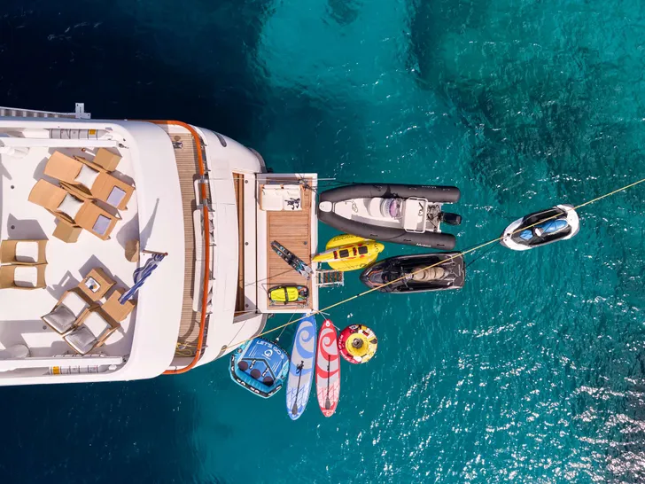 MOBIUS Cantieri di Pisa Akhir 125 - water toys MOBIUS Cantieri di Pisa Akhir 125 - water toys